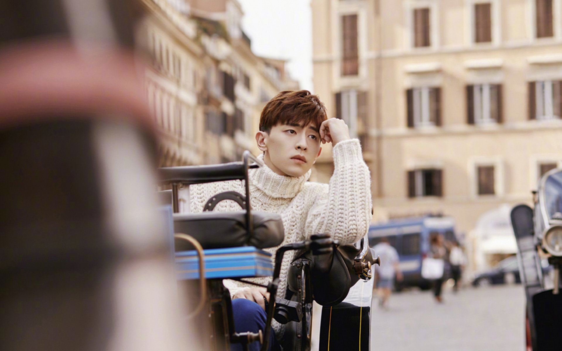 光影特技飞跃：夜空中的速度与美学