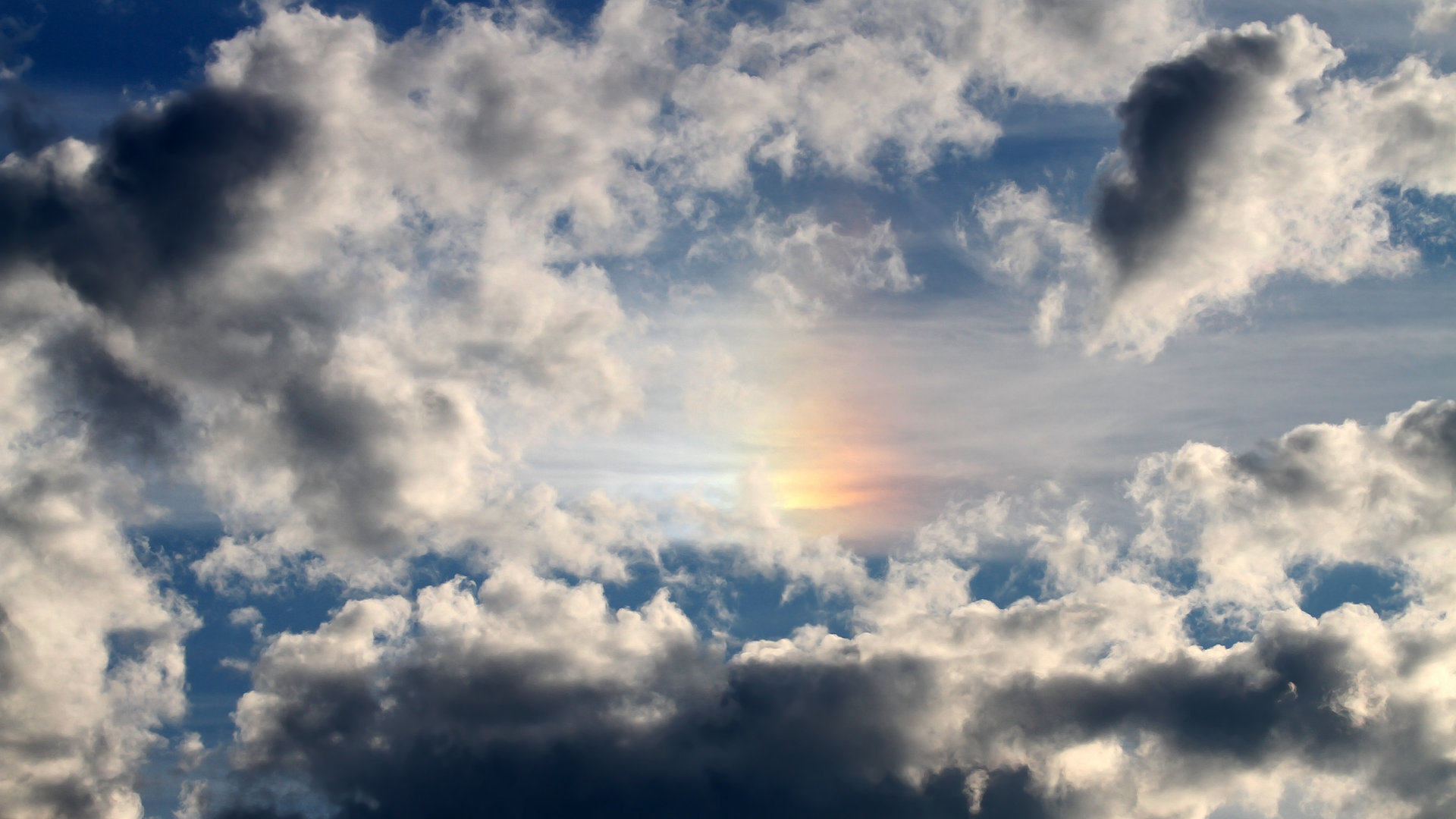 中超联赛中国足球迎战 球迷关注度持续攀升，中超足球比赛