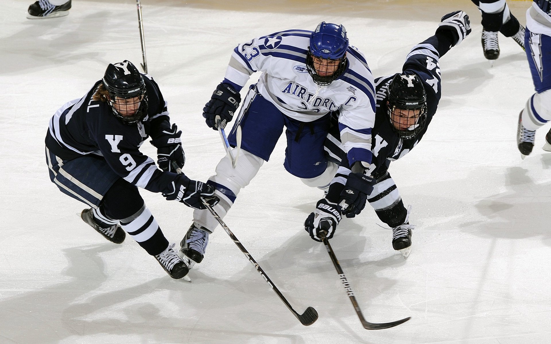 以“足球+生态文明”理念打造绿色青训新样板，青少年足球要营造一个好的大环境需要做到哪些方面